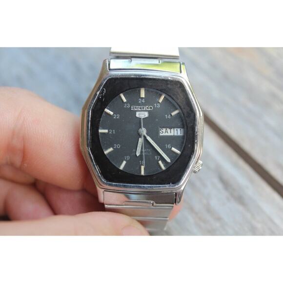 Vintage 1980 Seiko Square Automatic Mens Silver Watch W/daydate & Silver accents - Picture 5 of 5